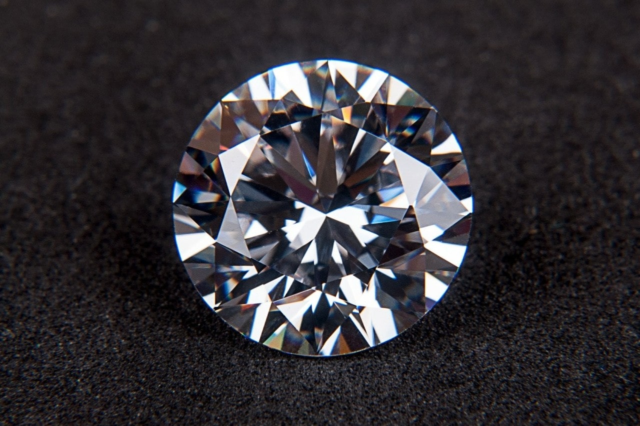 Front view of a round cut diamond.